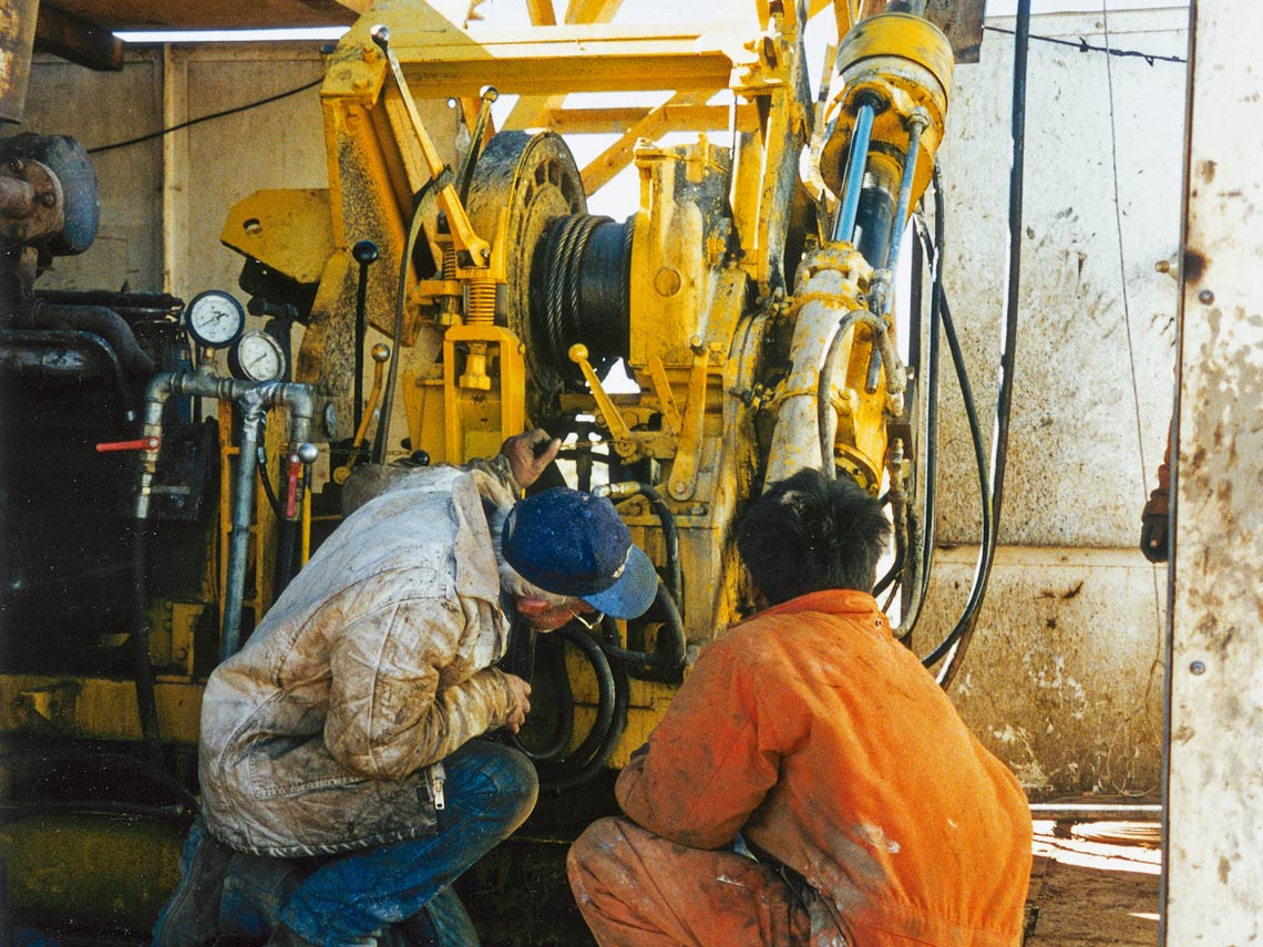 Forage dans le cadre d’une prospection pour l’or sur le Cerro Galapago (Bolivie, 1997) © BRGM