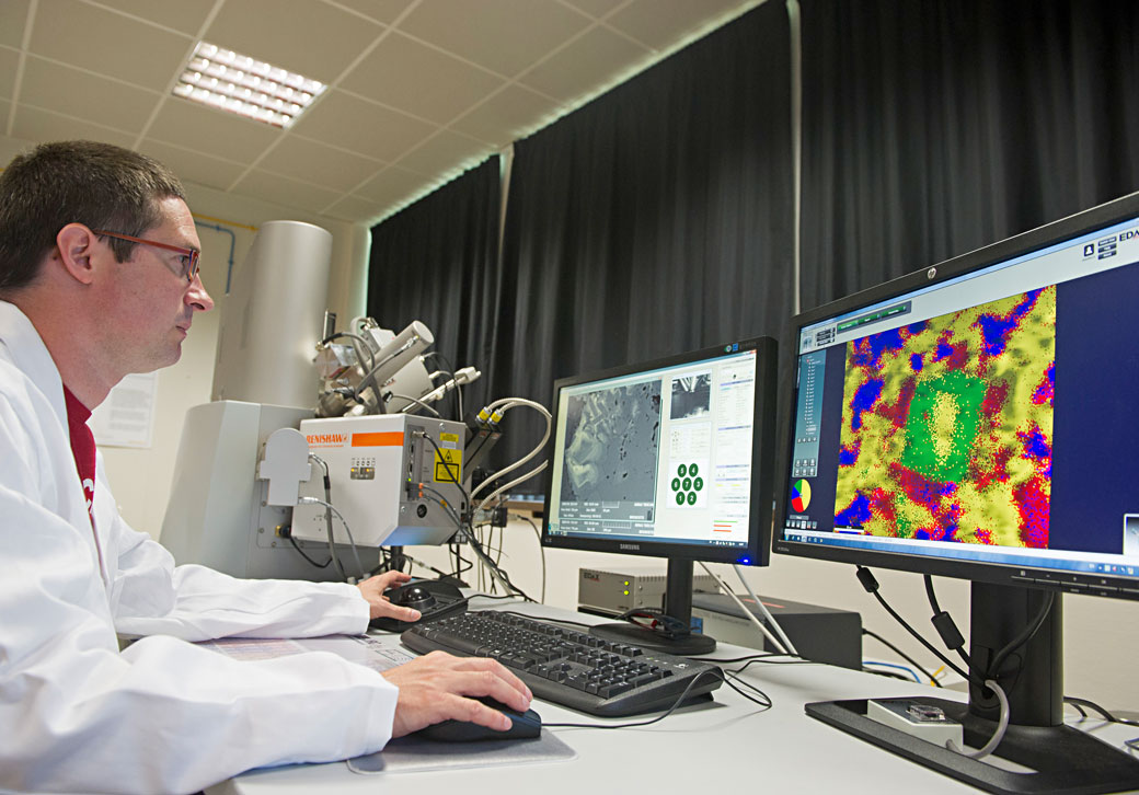 Un exemple de plateforme technologique : plateforme MEB-RAMAN, laboratoires du BRGM (Orléans). © BRGM - Didier Depoorter