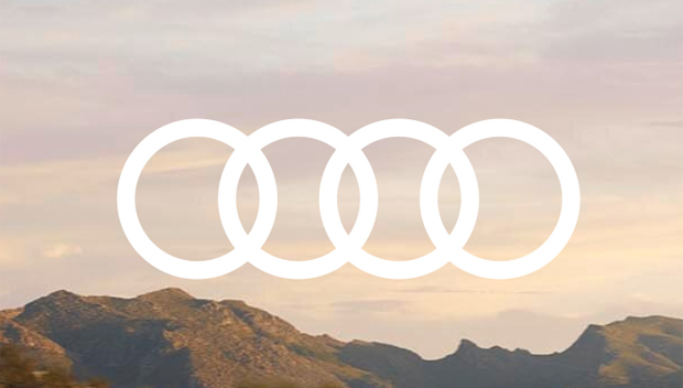 Logo Audi dans le ciel au desssus de montagnes